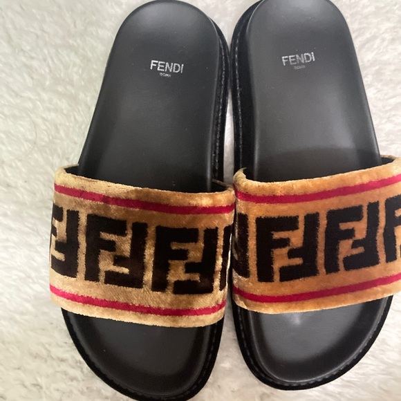 Authentic Fendi Zucca iconic logo pool slides - Picture 4 of 9